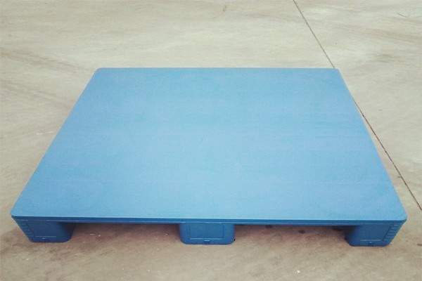 平板塑料托盤的優勢都有哪些?